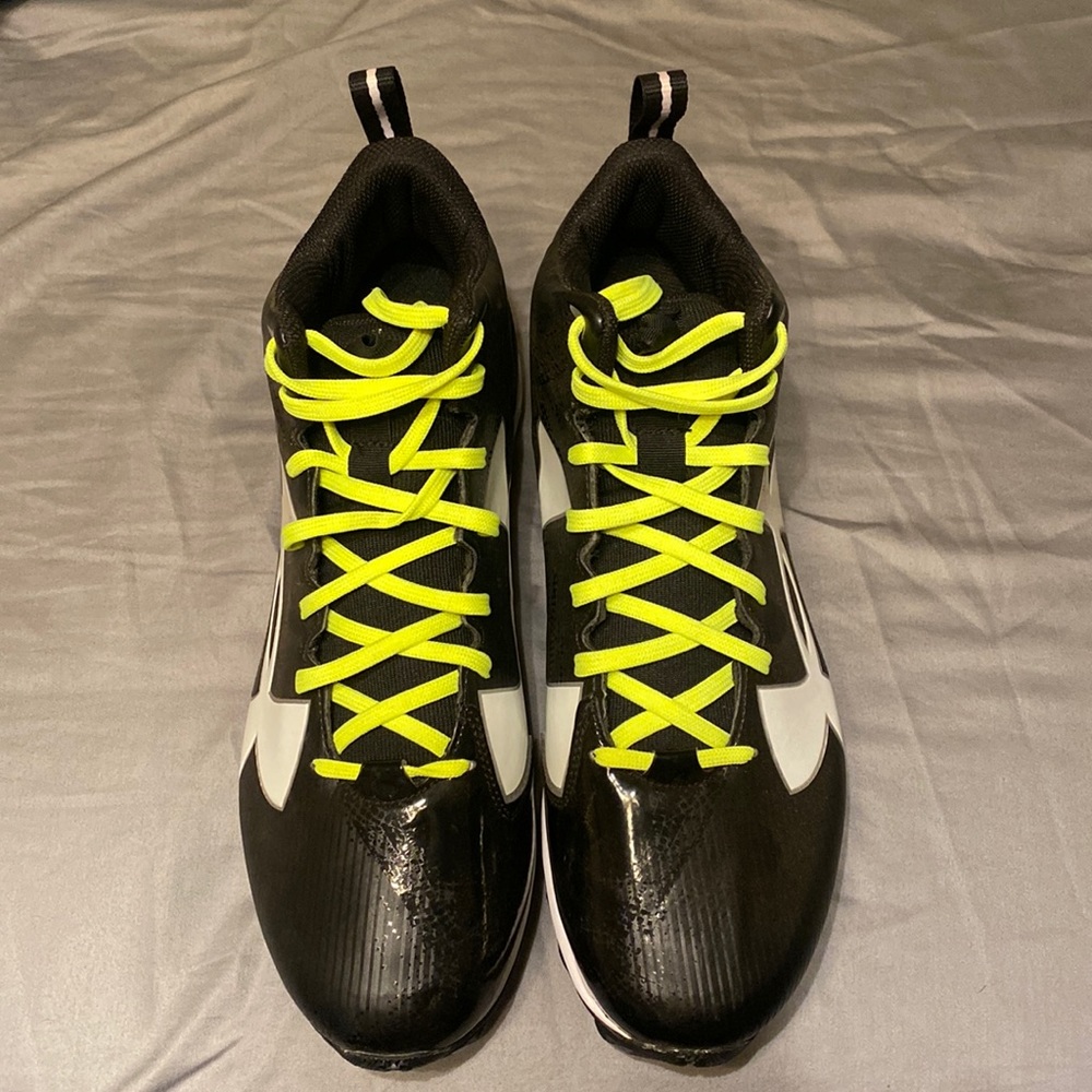 Under Armour men’s football cleats